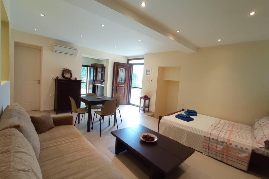 Afroditis'S & Makis'S Apartment Leonidio Luaran gambar